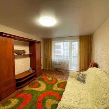 Продаж великогабаритної 2-кімнатної квартири в м. Кам’янське, Лівий берег, 4 мікрорайон.