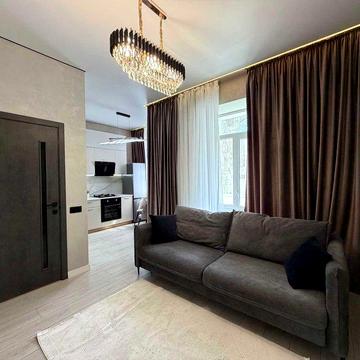 Продаю 2к квартиру-студію з ремонтом  на Адміральській. ц1