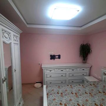 Підлісна вул., 2