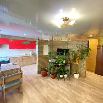 Продаж 3х кімнатної квартири студії на Молодіжному біля зуп. Техучилище