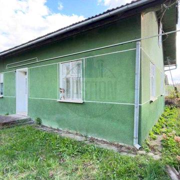 Міцний цегляний будинок з великою територією у Нових Кривотулах
