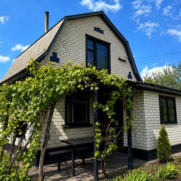 Продаж дачного будинку біля лісу та річки