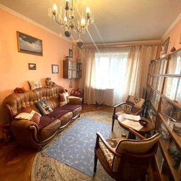 Продам  світлу 2-х кімнатну кв, з меблями! Парково  -Сирецька, 3