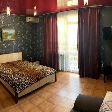 Ярослава Баїса вул. (Володимира Висоцького), 15