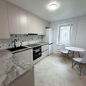 Квартира зі свіжим ремонтом Митниця