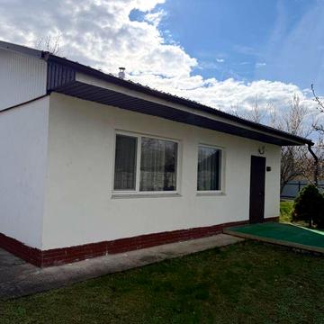 Дачний будинок.