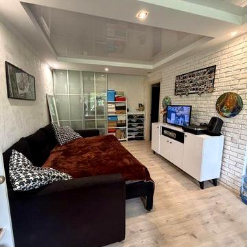 Продам классную квартиру на Черемушках, Героев Крут