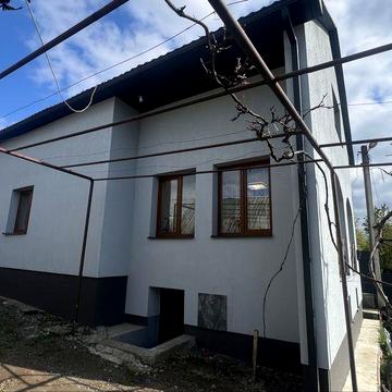 Готовий з ремонтом дім в неймовірно гарній локаціі по привабливій ціні