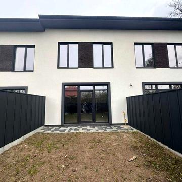 Таунхаус з газом та центральними комунікаціями, єОселя
