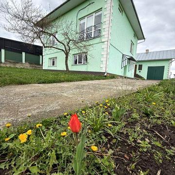 Просторий будинок у мальовничій локації —  5 хв до П.-Кільцевої (верх)