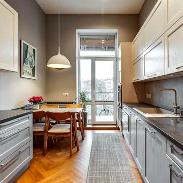 Євгена Коновальця вул. (), 95