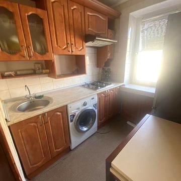 Квартира в центрі на середньому поверсі