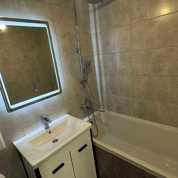 Світла квартира зі свіжим ремонтом! Цегляний будинок, чудовий краєвид! Супер ціна !