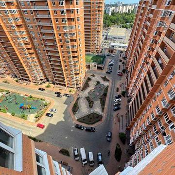 Продаю простору 2-кімнатну квартиру в цегляному будинку ЖК РеалПарк ЖК Real Park