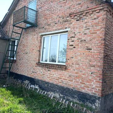 Продам хату з подвірком