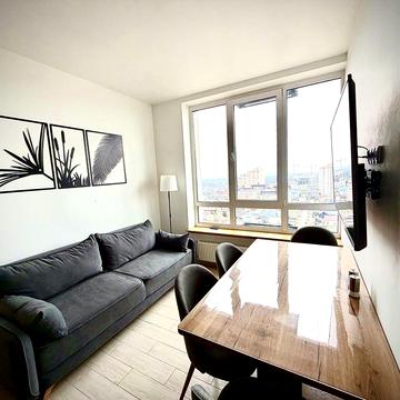 Стильна квартира в ЖК Grand Bourget з гарним видом та повною комплектацією. Торг можливий.