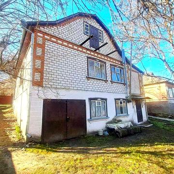 Будинок з гаражом та времянкою. ЛІтня кухня.Свій великий ставок.