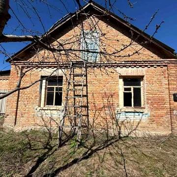Півбудинку 40 кв. м + 3 сотки на тихій вулиці у с. Софіївська Борщагівка на вул. Заводській, 11