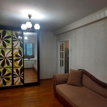 Братиславська вул., 4