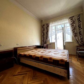 Продам 2к Квартира з ремонтом центр Сталінка Мінімальні податки один власник швидкий показ Без Комісії