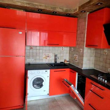 Героїв просп., 11