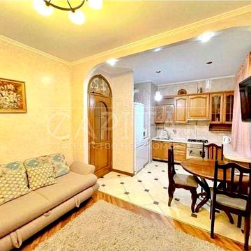 Печерськ, центр, Кловський узвіз 14/24, 85м2(3кімнатна)