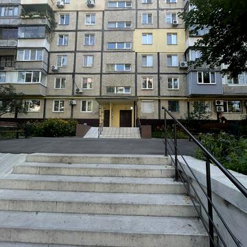 Героїв просп., 12