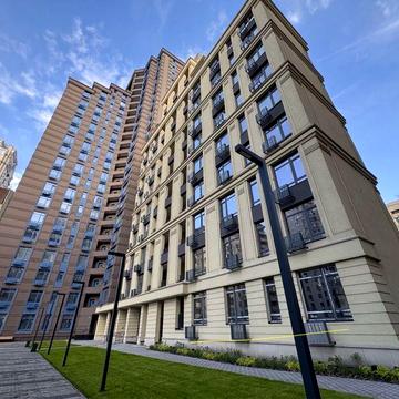 Продаж 2К квартири в жк бізнес класу Камертон | висота стелі 3м | зручний 9 поверх | вікна у тихий двір та на центр | 92.2м |  Шевченківський р-н ЖК КАМЕРТОН