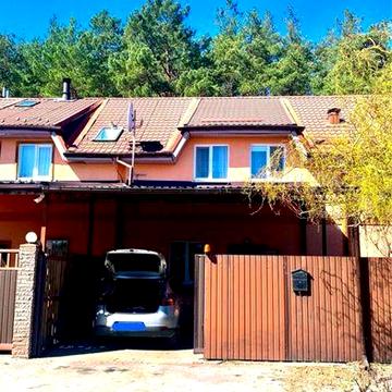 Продаж. Стожари. Будинки з‘єднані між собою