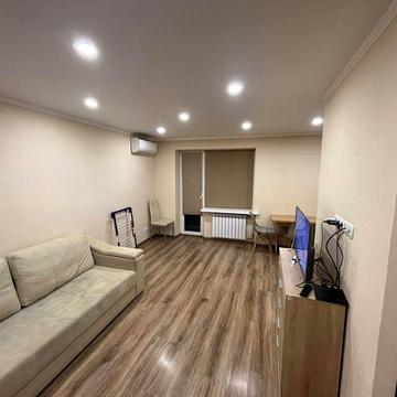 Батумська вул., 12