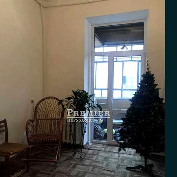 Продам 3-кімнатну квартиру з високими стелями 4 м у Приморському районі