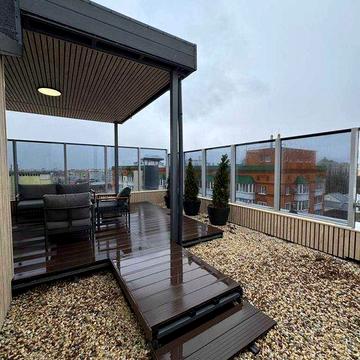 Центр. Новий цегляний будинок. Продаж 2-х кімнатної квартири з власною терасою.