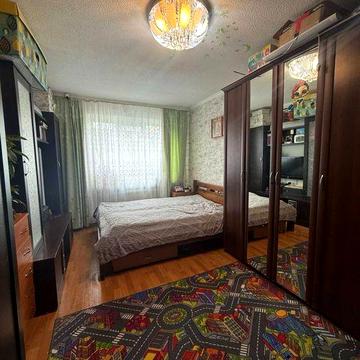 Продам  дохкімнатну квартиру.