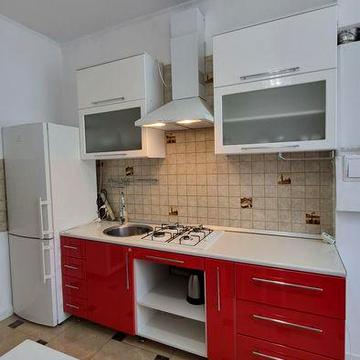 Здам в оренду 1-кімнатну квартиру, власне паркомісце