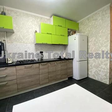 Каштанова вул., 8