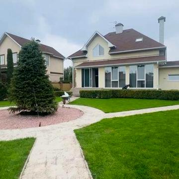 Аренда дома Золотые Ключи, отопление газ, гараж на 2 автомобиля.