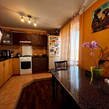 Продаж 2-к квартири по вул. О. Теліги в ПЗР