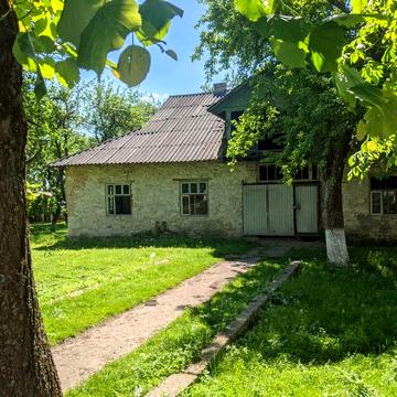 Будинок з виробничим приміщенням (столярна майстерня) 208 кв. м.