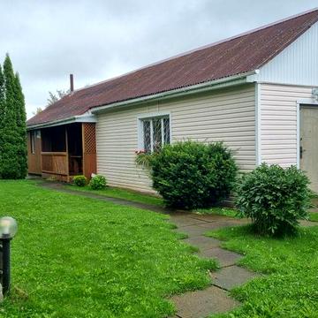 Доглянута , простора садиба біля Чернігова !