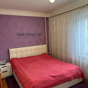 Продаж двокімнатної квартири в центрі міста