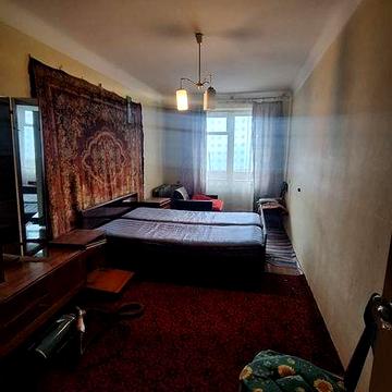 Трьох кімнатна "київка" на вул. Небесної Сотні