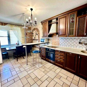 Братства Тарасівців 12/37, оренда 4-к квартири, метро Харківська 5 хв!