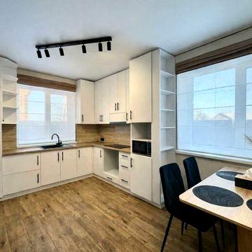 Таунхаус з ремонтом та меблями