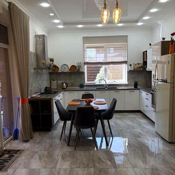 Новый дом с дизайнерским ремонтом в элитном районе возле моря и леса!