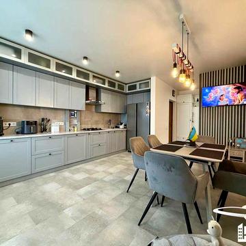 Укомплектована 3 кім квартира біля річки