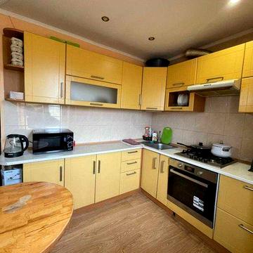 Оренда 2 кім.квартири біля Велмарту