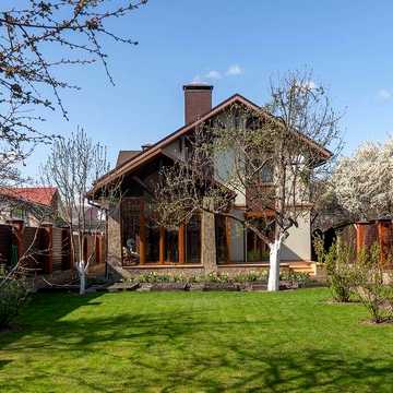 Будинок центр Чернігова Градецький 188 м² + гостьовий 45 м², ділянка 7,25 соток, центральні комунікації 3 фази 10 кВт, ремонт - теплі підлоги, асфальт