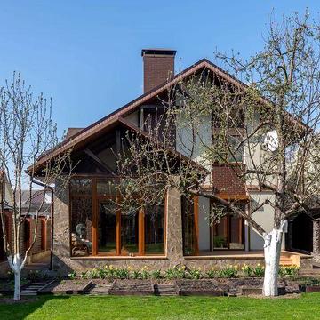 Будинок центр Чернігова Градецький 188 м² + гостьовий 45 м², ділянка 7,25 соток, центральні комунікації 3 фази 10 кВт, ремонт - теплі підлоги, асфальт