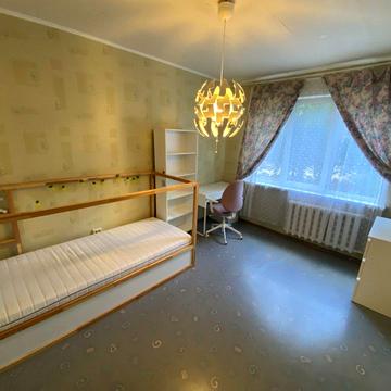 Академіка Доброхотова вул., 1