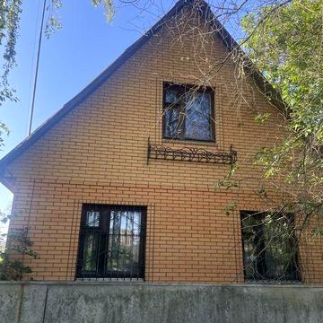 Продаж будинку у зручній локаціі